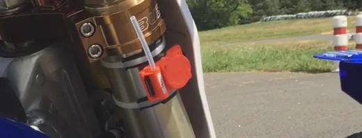 Installation RF sur fourche orientée vers la cabine de chronométrage