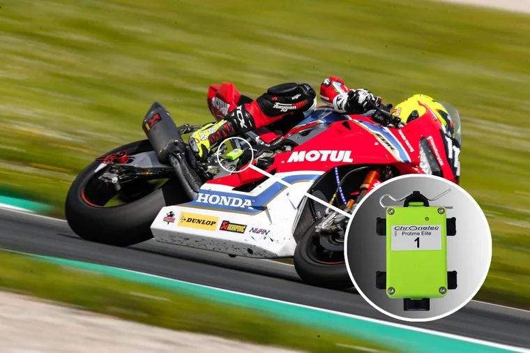Transpondeur Elite installé avec vue directe vers la piste